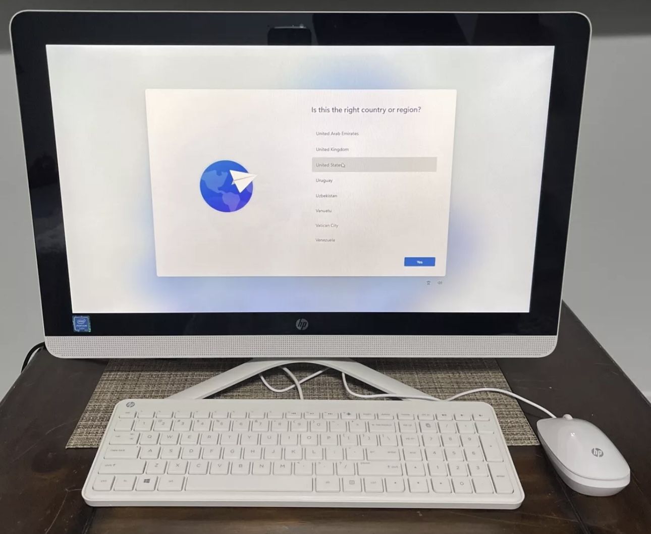 HP 22 Inch Touchscreen All In One PC Intel Quad Core 4 GB RAM 1000 GB HD DVDRW Webcam HDMI Wi-Fi & Bluetooth Wireless Windows 10 64 Bit OS
