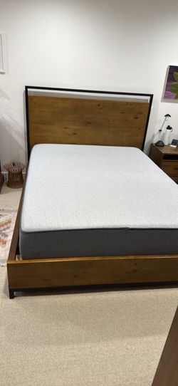Macy’s Gatlin Storage Queen Platform bed