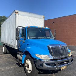 2013 Internacional Truck 24 Ft Box  165 Miles On