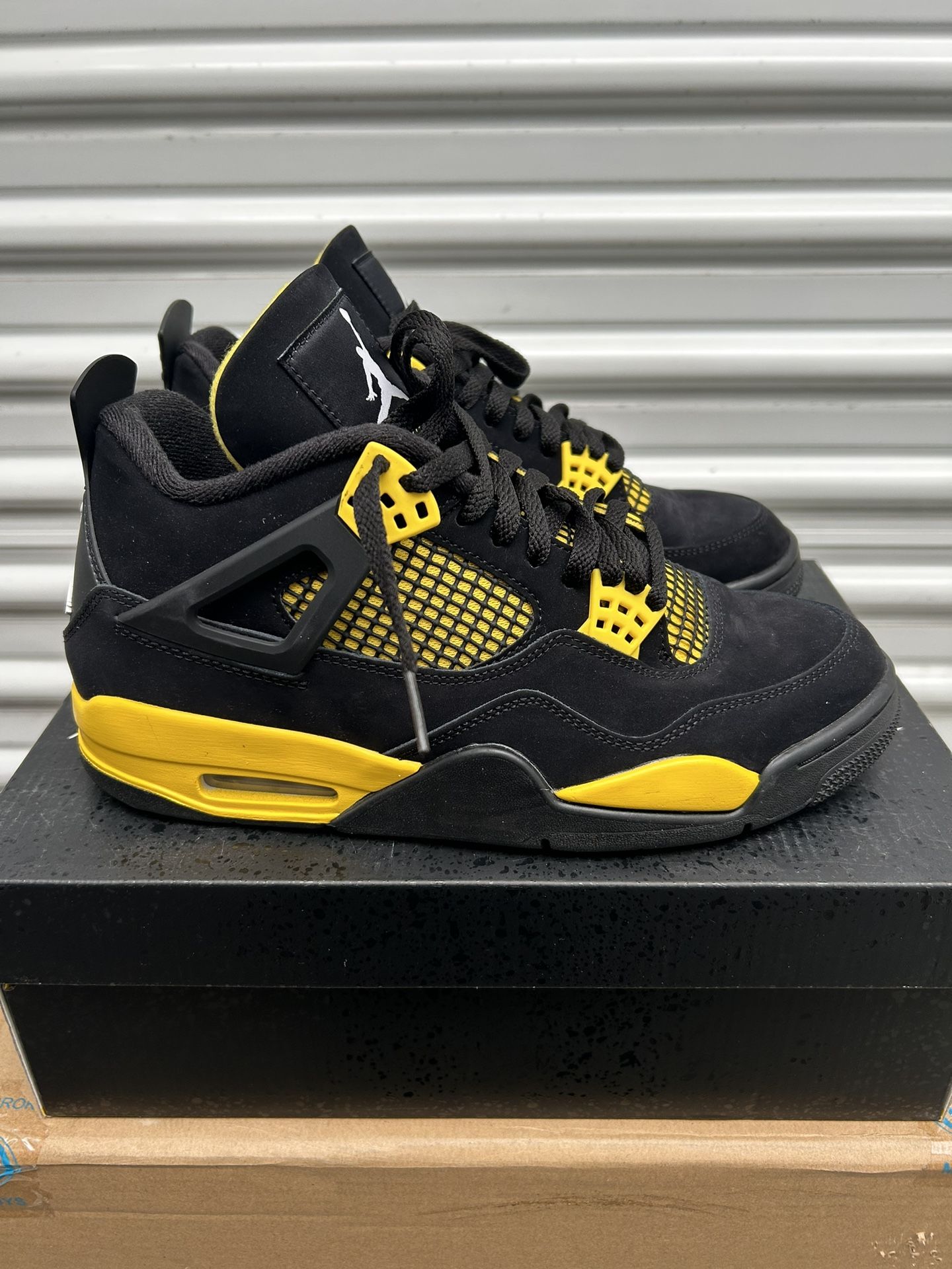 Jordan Retro 4 Thunder