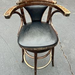 1 Bar Stool