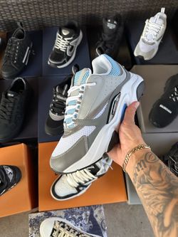 B22 Grey