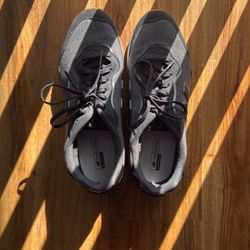 Women size 9 new balance shoes 