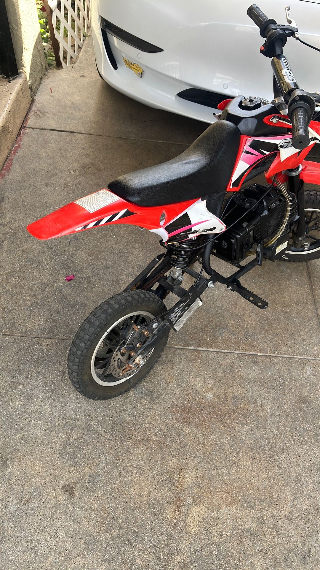 Motorcycle $300 Barley Used Part Broken Costs Around 30$ Willing To Give It For 235