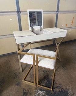 Vanity desk table e/chair