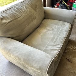 Love Seat Couch/sleeper Pull Out Bed