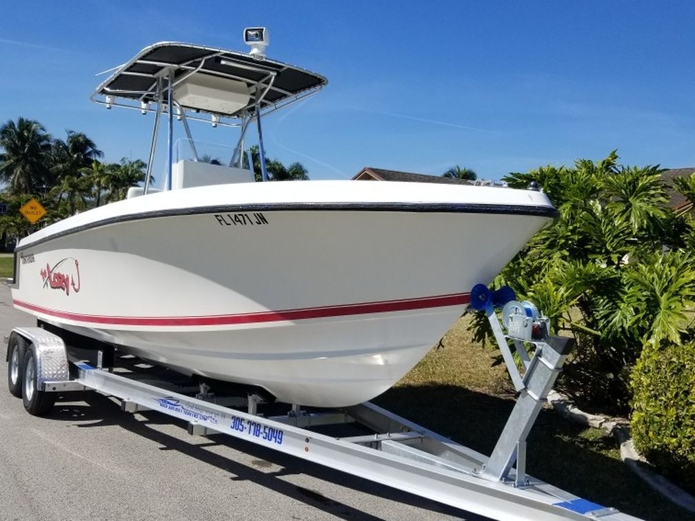 Contender 23 Open Fisherman Boat Center Console