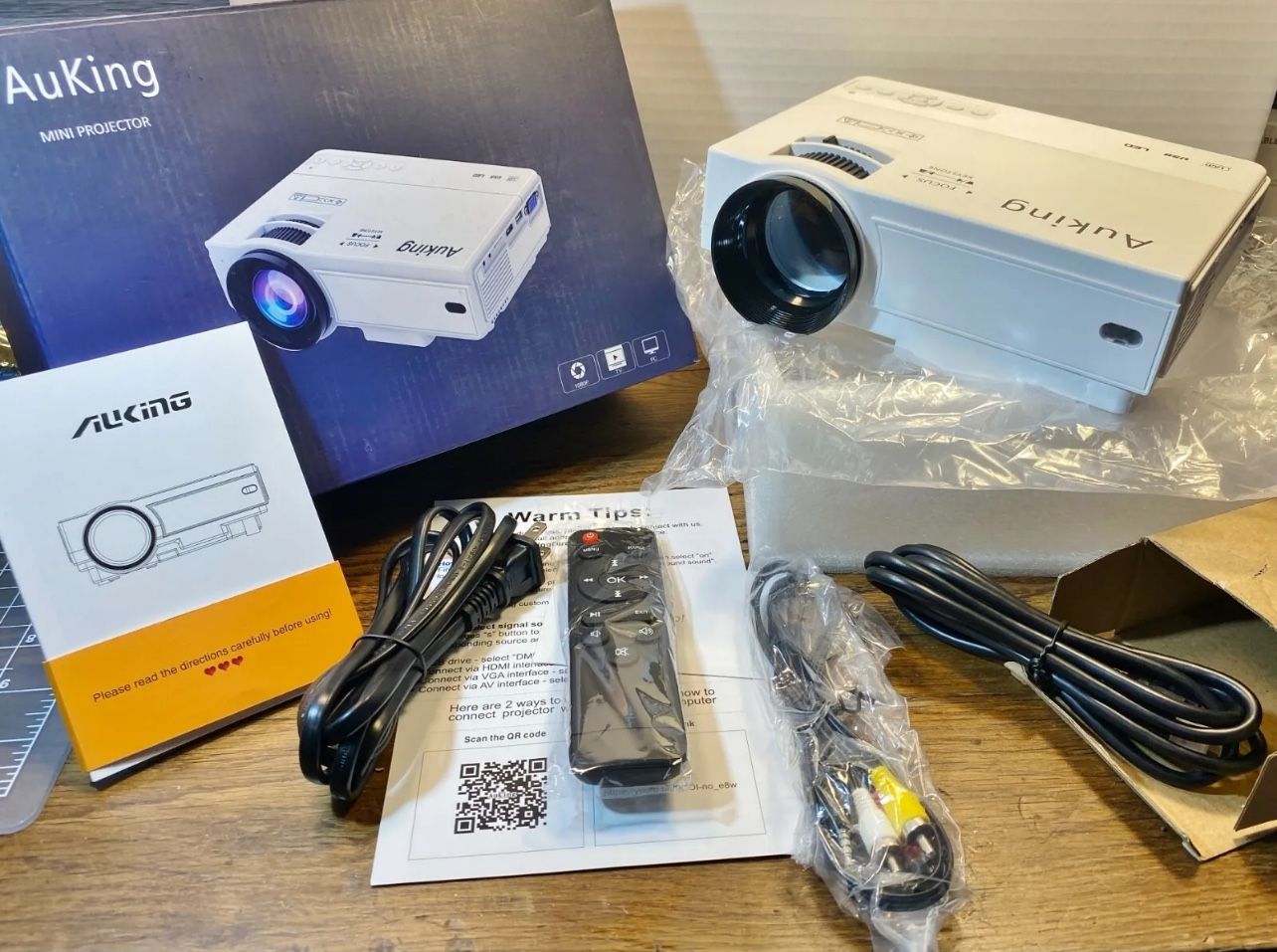 AuKing Mini Projector Full HD 1080P Portable Digital Video-Projector