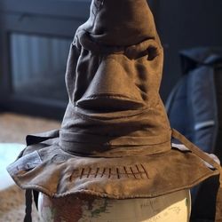 Harry Potter Talking and Moving Sorting Hat - Interactive