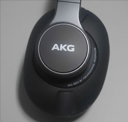 AKG K371-BT Bluetooth Wireless Closed Back Headphones In Great Condition