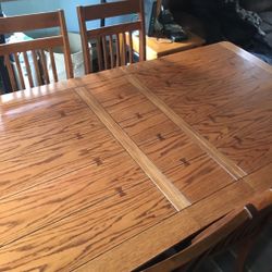 Kitchen Table  Oak And Inlay With 6 Padded Chairs 