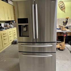 Samsung French door Refrigerator RF28HMED