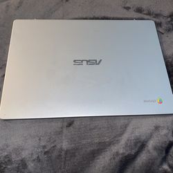 panel, ASUS Chromebook C424 packs a stunning 14-inch display into its portable chassis,