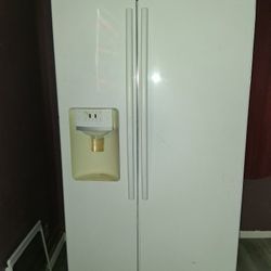 Refrigerator 