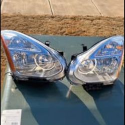 2008 - 2013 Nissan Rogue Halogen Headlights Right Passenger and Left Driver