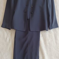 Women's 3 piece suit with jacket, sleeveless top, and pants, size 6 petite, new, dark blue