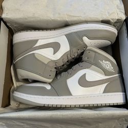 Jordan 1 Mid