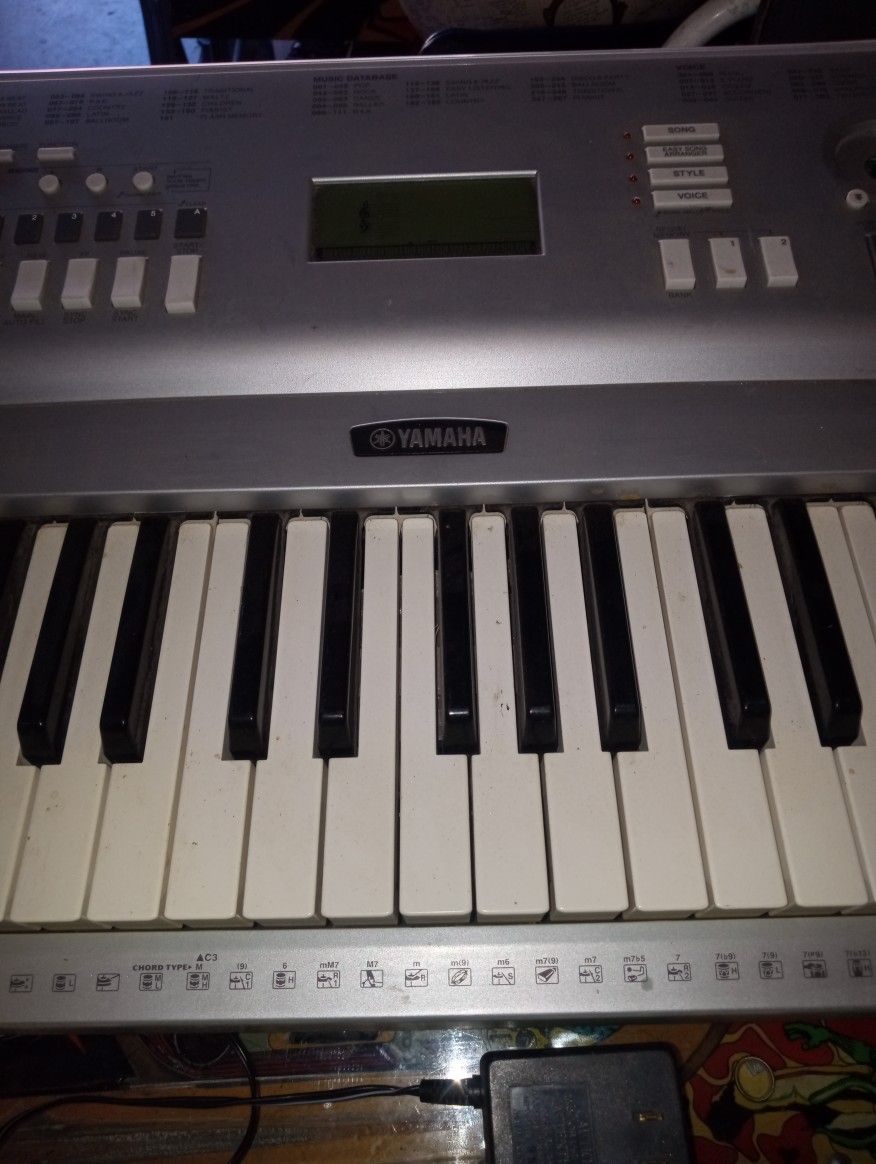 Yamaha Keyboard Portable Grand DGX-220