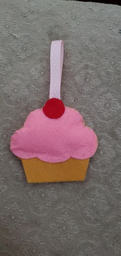 Handmade felt cupcake keychain