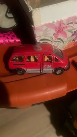 GM Red Die-Cast Toy Van side door is broken can be fixed