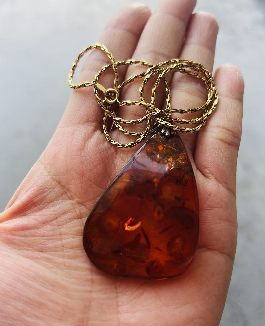 Vintage large massive amber pendant necklace 