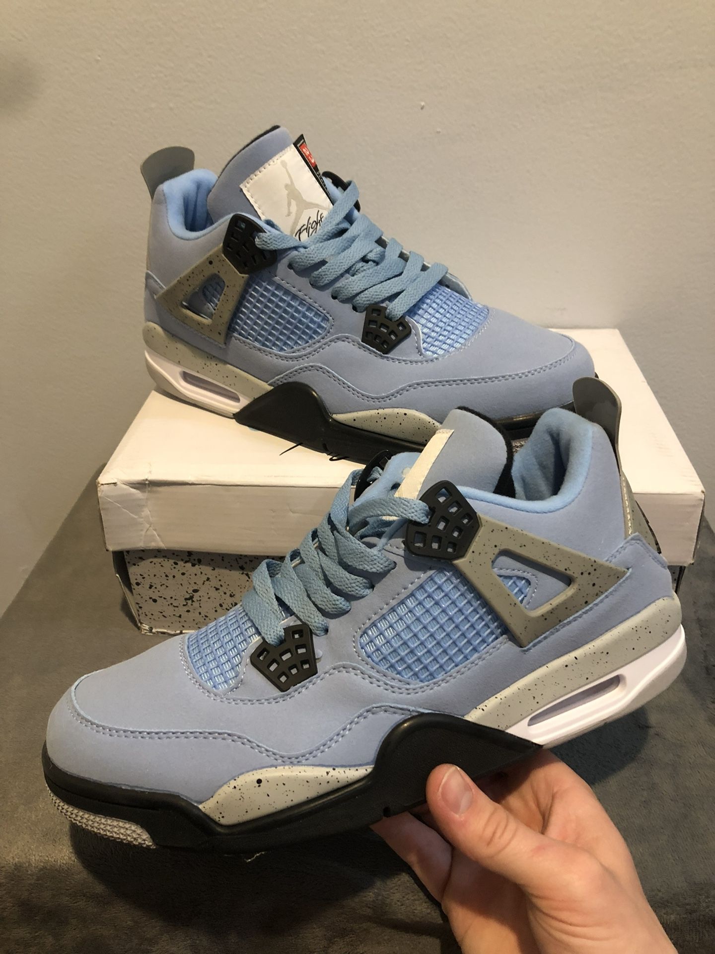 Jordan 4 UNC Size 9.5 Men’s Sneakers