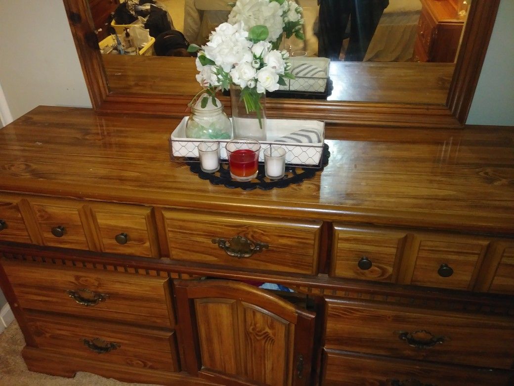 Natural oak bedroom dresser set