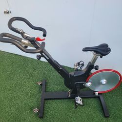 KEISER M3I SPIN BIKE.  (MISSING CONSOLE)
