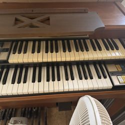 Functional Vintage Lowrey Holiday with Magic Genie Organ Piano 