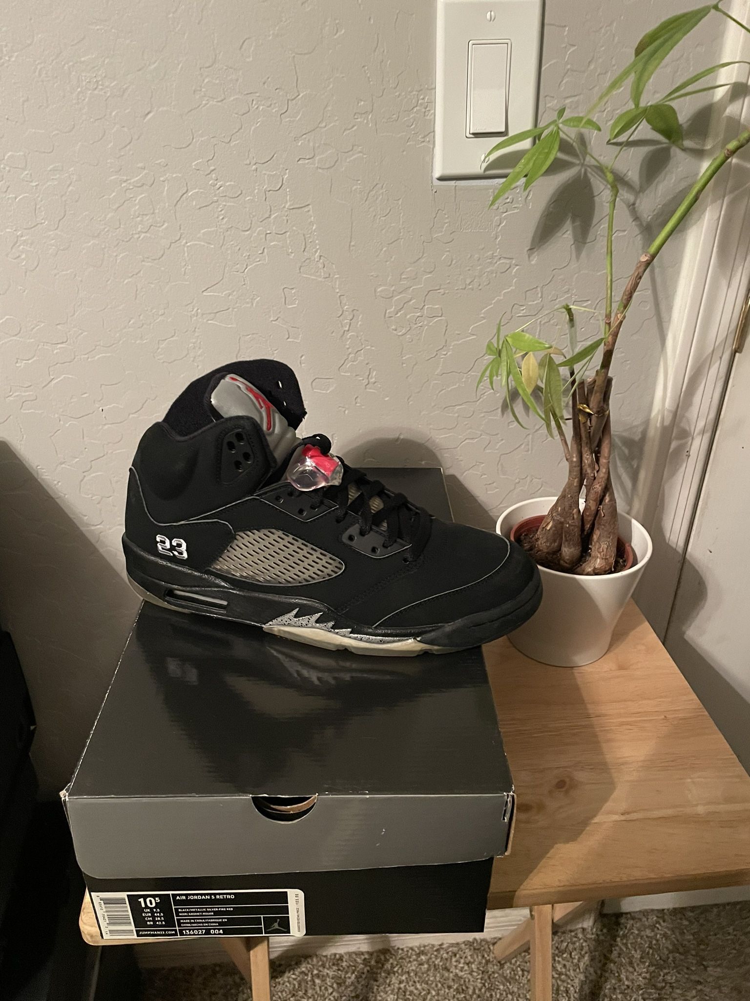 Size 10.5 - Air Jordan 5 Retro 2007 Black Metallic NEW DS!!