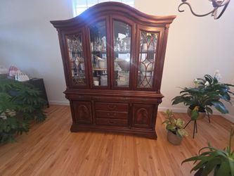 Beautiful Large Cherry Wood China Cabinet / Hutch – Excellent Condition