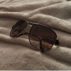 Jessica Simpson sunglasses
