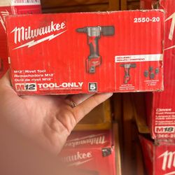 Milwaukee M12 Rivet Tool