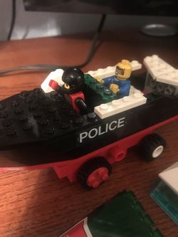 LEGO police boat comes with 2 figures