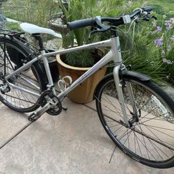 Giant hybrid Bike
