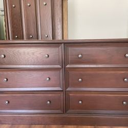 Dresser 
