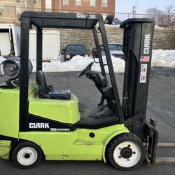 Clark Cgc-30 Forklift 6k Machine 
