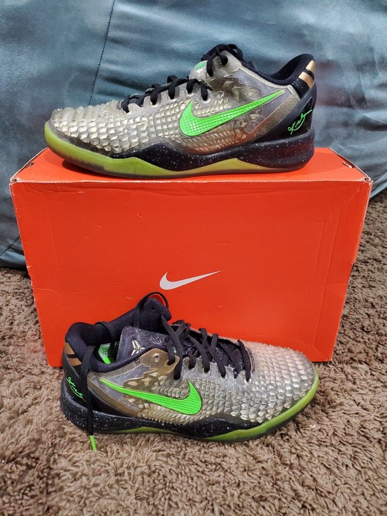 Kobe VIII SS Christmas Size 7Y