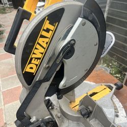 Dewalt Saw