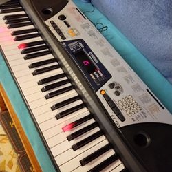 Yamaha EZ150 Portable Keyboard with Lightts
