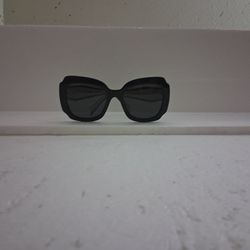 BRAND NEW PRADA SUNGLASSES FOR WOMAN