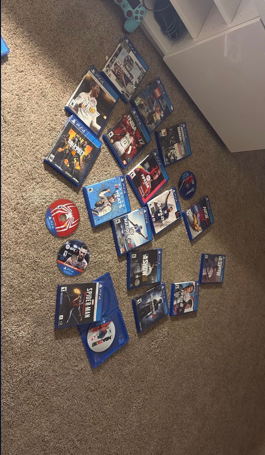 PS4+3 Controllers+Games