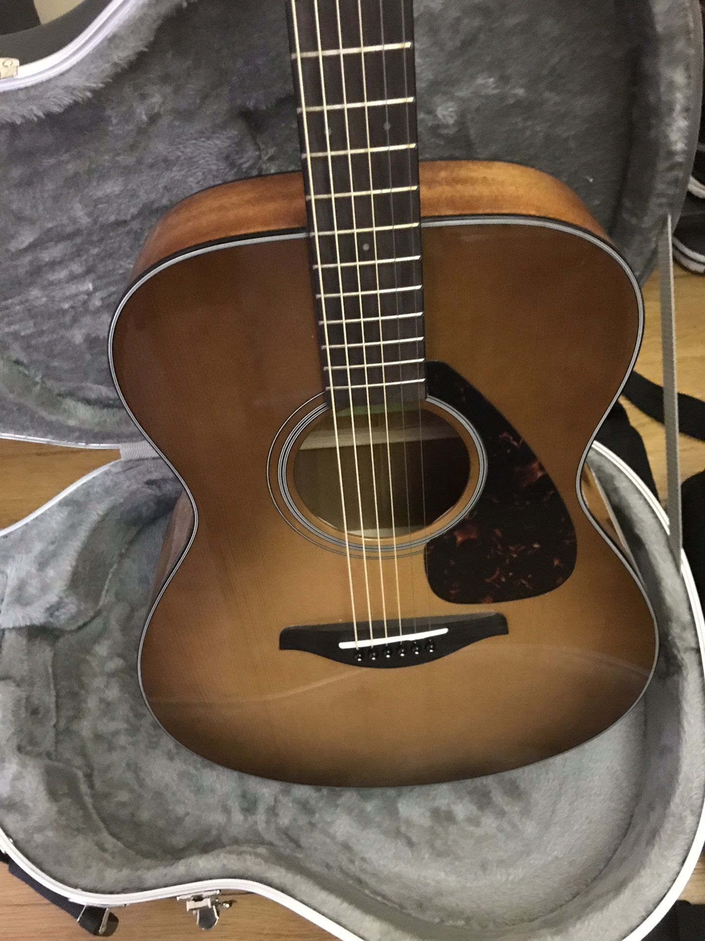 Yamaha FS800 Acoustic Guitar w case for Sale in Cambridge MA