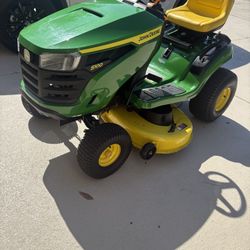 2024 John Deer Cutting Grass Machine