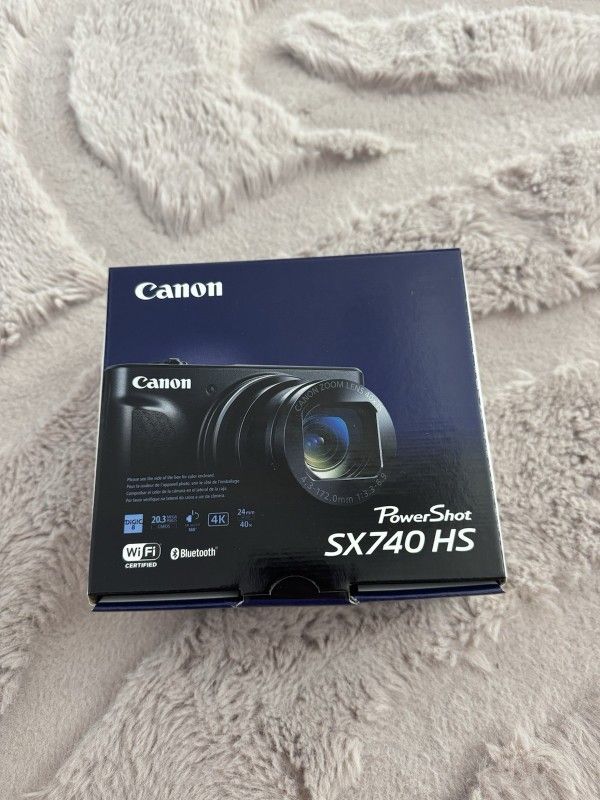 Canon PowerShot SX740 HS Camera