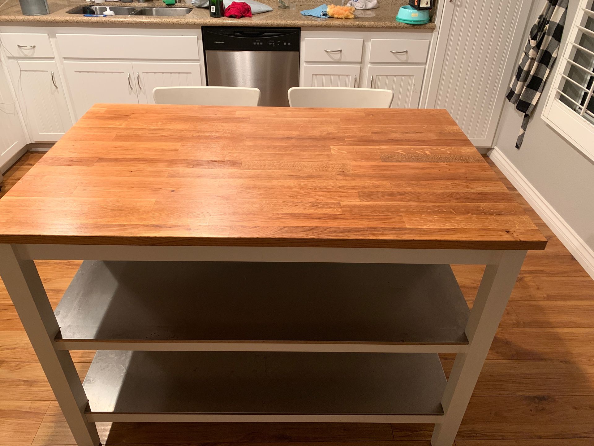 Kitchen island table and 2 chairs