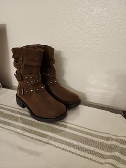 New Women's Mid Calf Boots  Size (8W)
