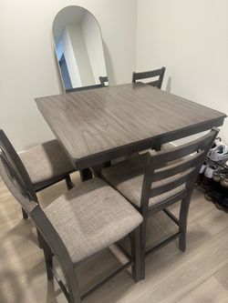 Dining table and 4 chairs