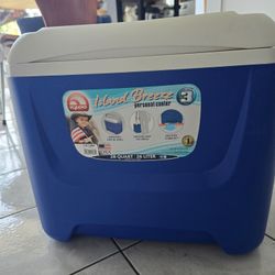 New Igloo Cooler 28 quart 41 cans