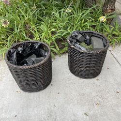 Big Black Planters Set Of 2 Like New